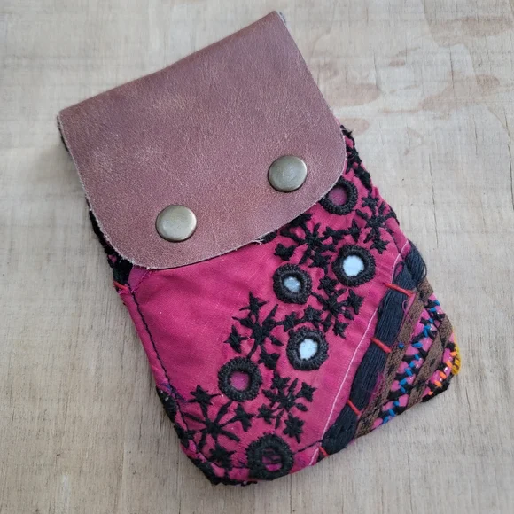 🎱🔮 Free People Boho Embroidered Repurposed vtg banjara hippie Wallet card case - Picture 9 of 16